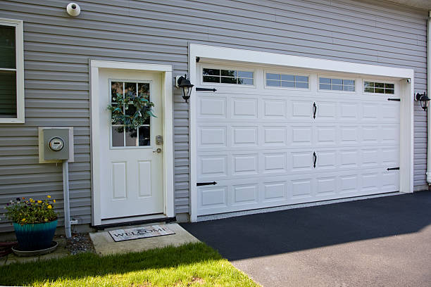 24/7 Emergency Garage Door Installation experts in Wolcottville, IN